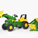Traktor John Deere sa prikolicom