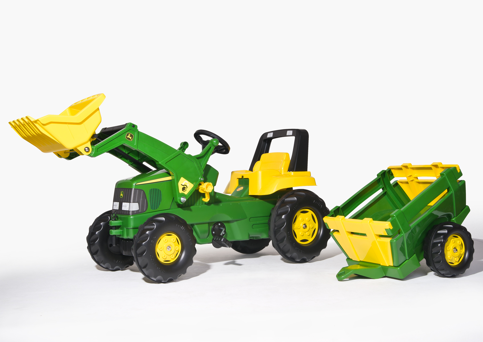 811496.jpg Traktor John Deere sa prikolicom - Slika 1